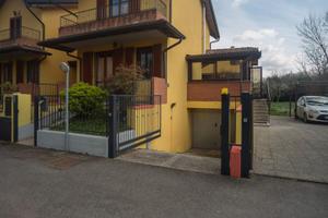 Villa di testa con 650mq di giardino