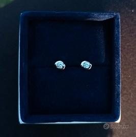 Punti luce Brillanti e oro bianco 18K