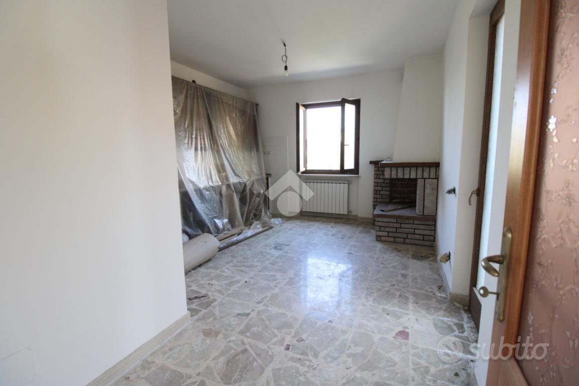 VILLA SINGOLA A POGGIO MIRTETO - Vista 6