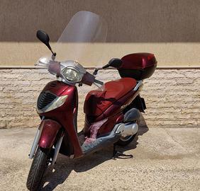 Scoorer Honda SH 150 iniezione tenuto bene