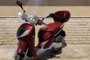 Scoorer Honda SH 150 iniezione tenuto bene