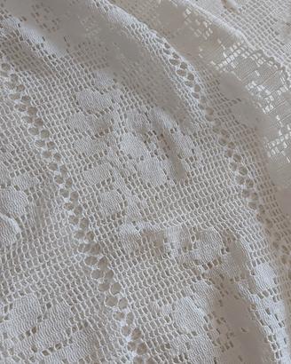 coperta ricamata a mano