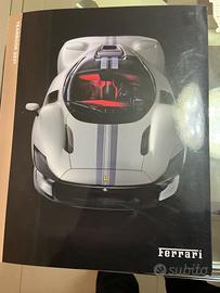 Libro annuario Ferrari  2021 con inserto traduzion