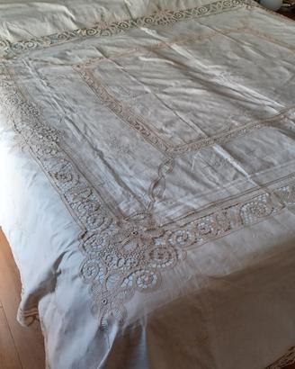 copriletto matrimoniale in lino ricamato 