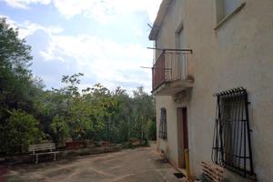 Villa indipendente con 10.000 mq di terreno