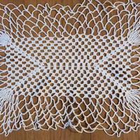 Centrino fatto a mano, in cotone bianco