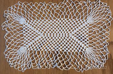 Centrino fatto a mano, in cotone bianco