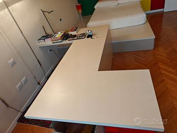 Grande scrivania "a zeta" bianco panna