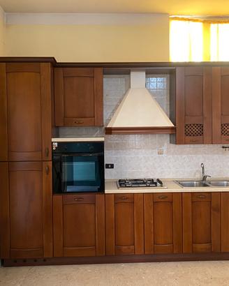 Cucina in legno completa