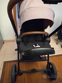 Passeggino ultraleggero con ruote grandi