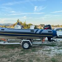 Gommone 6 m con ormeggio a Viareggio