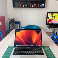 Macbook pro 2017 come nuovo (nuovo screen e scheda