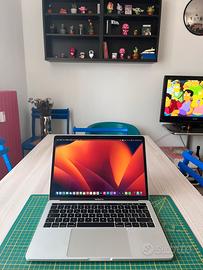 Macbook pro 2017 come nuovo (nuovo screen e scheda