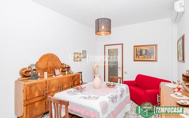 Due locali piano alto con ascensore!