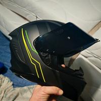 casco in fibra nuovo