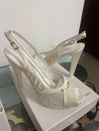 SCARPE DA SPOSA IN RASO AVORIO CON RICAMI BIANCHI
