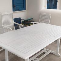 Tavolo e sedie da giardino