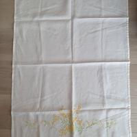 Asciugamani lino disegno mimosa ricamati a mano