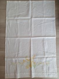 Asciugamani lino disegno mimosa ricamati a mano