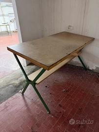 Tavolo professionale inclinato da lavoro