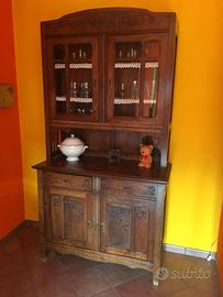 Credenza antica a corpi con vetrina