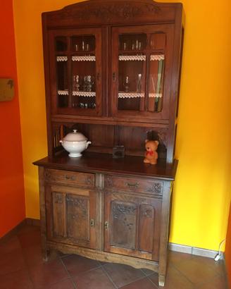 Credenza antica a corpi con vetrina