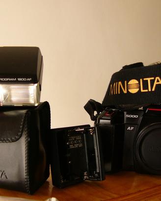 FOTOCAMERA MINOLTA (corpo) AF 5000 con FLASH