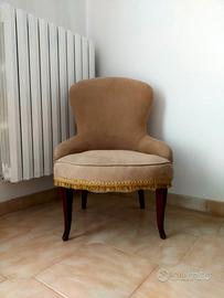 Poltroncina vintage "Nonnina" in velluto e frange