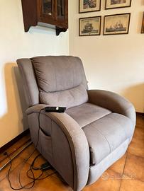 Poltrona alzapersona elettrica mondoconvenienza