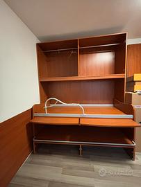 Struttura letto ponte con scrivanie estraibili