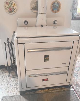Stufa a legna e cucina