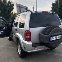AUTOMOBILE SUV