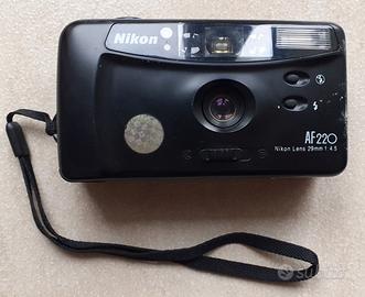 Macchina fotografica Nikon AF 220