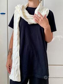 Maxi sciarpa in maglia a trecce panna