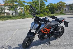 KTM Duke 125