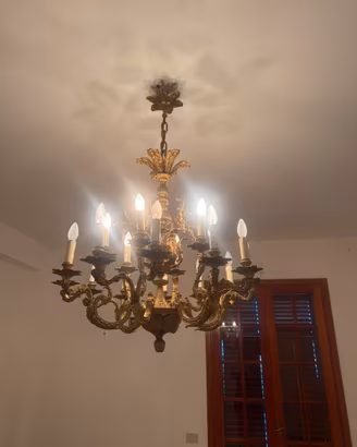 Lampadario classico in bronzo/ottone dorato