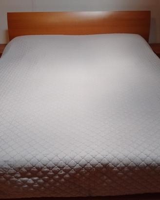 Letto matrimoniale, comodini, mobili