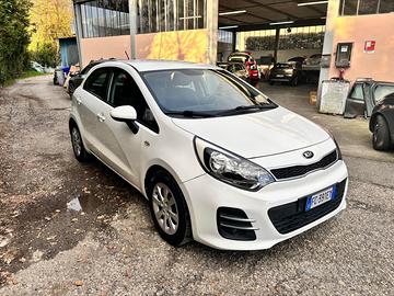 Kia rio 1.1 diesel bianca