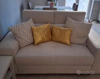 Divano 2 posti Mondo Convenienza. 