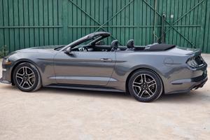 bella,Mustang cabrio2.3 ecoboost anno 2j019,
