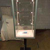 vetrinetta espositiva in vetro con illuminazione
