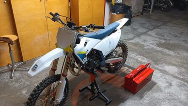 moto Husqvarna TC 85