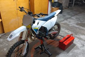 moto Husqvarna TC 85