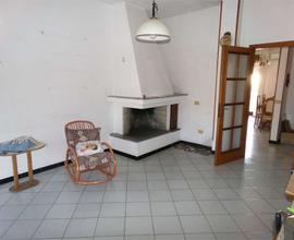 Piano rialzato composto da 2 appartamenti
