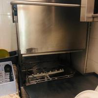 Lavastoviglie professionale a cappotta- Dihr