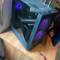 Pc gaming con tastiera e schermo, prezzo trattabil