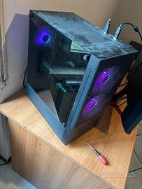 Pc gaming con tastiera e schermo, prezzo trattabil