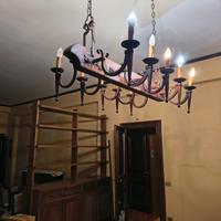 Lampadario anni 70 in rovere e ferro