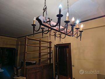 Lampadario anni 70 in rovere e ferro