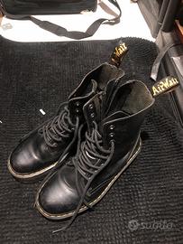 stivali Dr. Martens 1460 neri in pelle Pascal